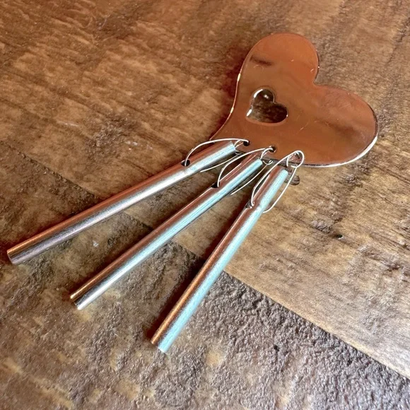 Vintage Working Wind Chime Heart Shaped Brooch Pin Silver Tone - Picture 3 of 9